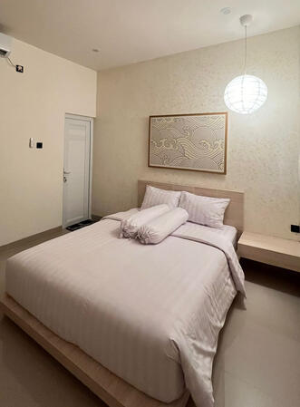 Deluxe Double, Queen Size. 300 rb/malam